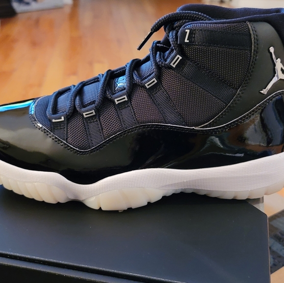 Jordan 11 (25th Anniversary)